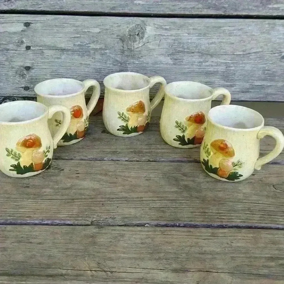 Other - set of 5 vintage small mushroom coffee mugs